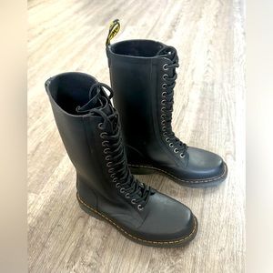 Dr Martens Shower Wellies Unisex Waterproof Rubber Rain Boots - Women’s Size 8